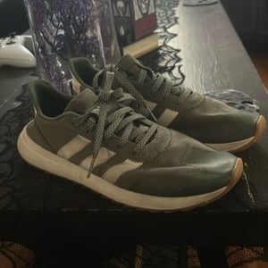 Walking sneakers 👟